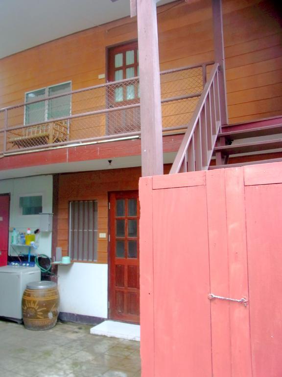 אובון רטצ'תאני 28 Rachabutr Hostel חדר תמונה